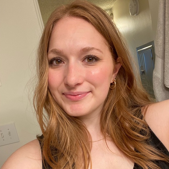 Meet Your Posher, Emily! - Picture 4 of 6